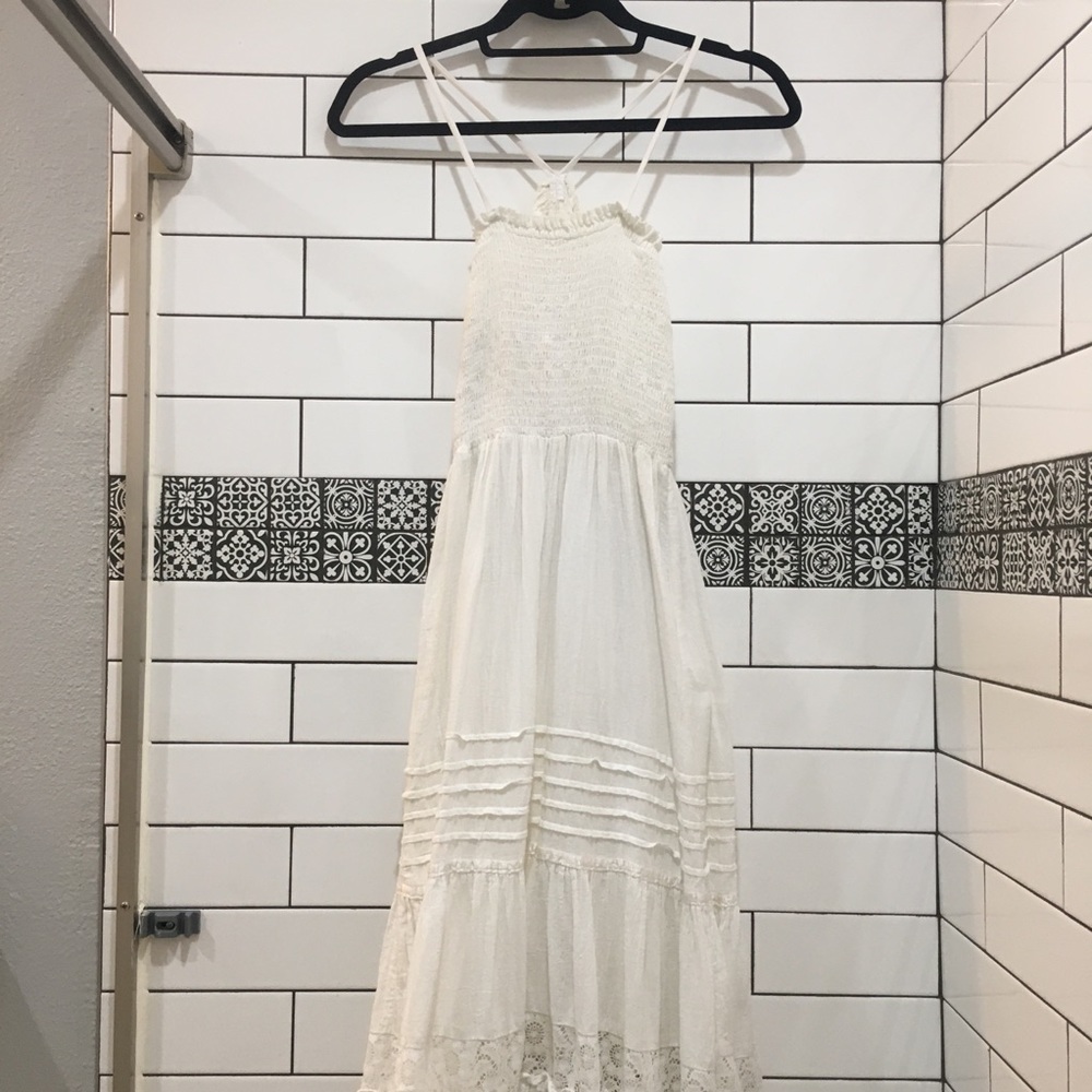 Vintage 60’s✨ White smocked cotton maxi dress